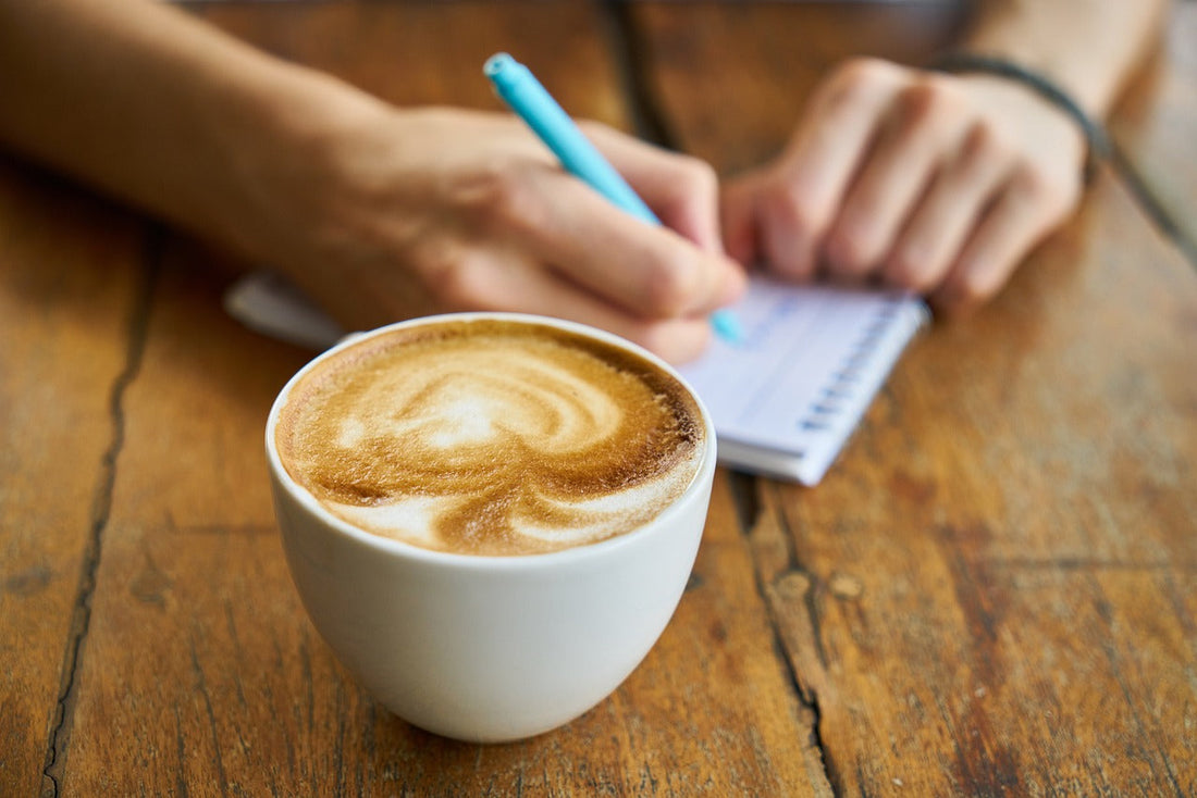 Cappuccino Barista avec fleur